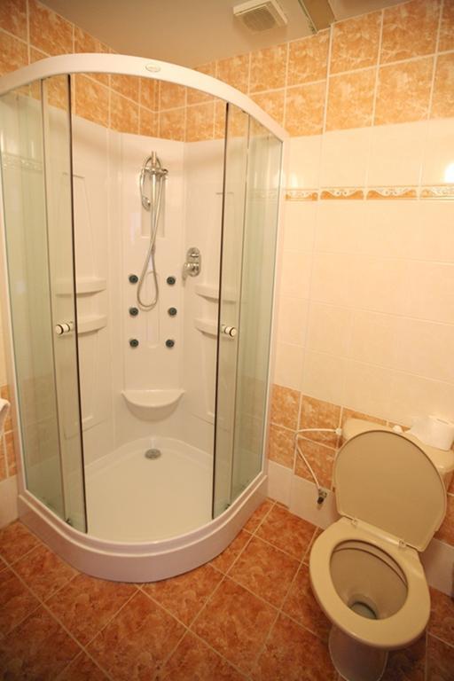 Hotel Solaster Garni Trebic Ngoại thất bức ảnh