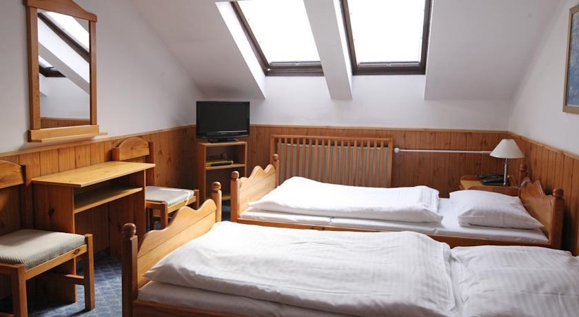 Hotel Solaster Garni Trebic Ngoại thất bức ảnh