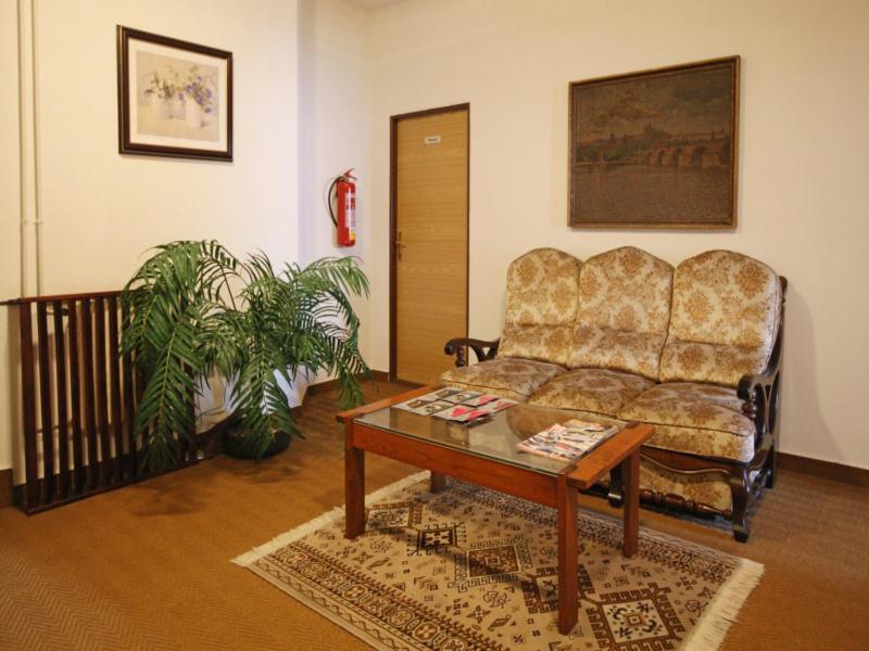 Hotel Solaster Garni Trebic Ngoại thất bức ảnh